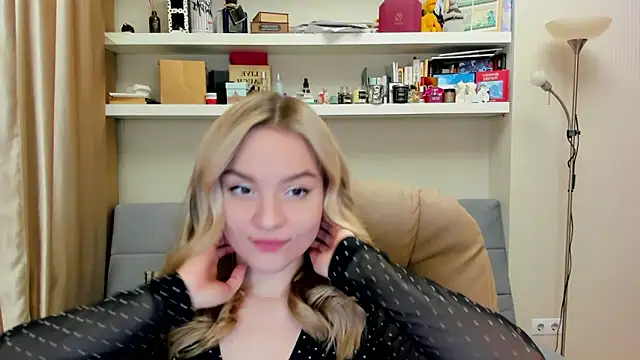 Kara Smith  online show from March 8, 11:49 pm