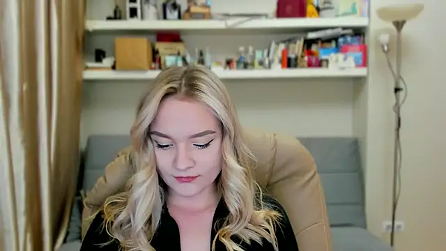 Kara Smith  online show from October 4, 10:41 pm