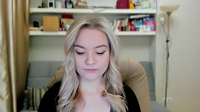 Kara Smith  online show from October 18, 10:10 pm