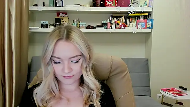 Kara Smith  online show from January 11, 10:04 pm