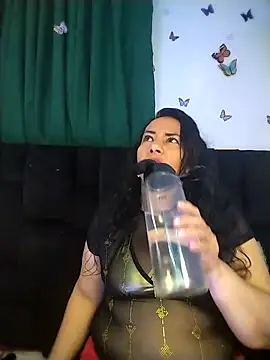 AlexaNovoa  online show from May 5, 1:24 am