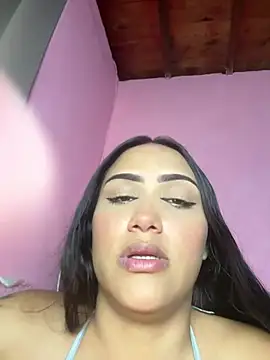 Snapshot of iamsara_21 chatting on April 17, 8:17 am iamsara 21 online show from April 17, 8:17 am