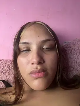 Snapshot of iamsara_21 chatting on May 4, 6:20 am iamsara 21 online show from May 4, 6:20 am