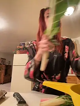 Snapshot of SusieandLacey chatting on October 23, 12:32 am SusieandLacey online show from October 23, 12:32 am