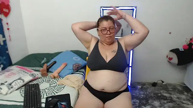 Olgahunder online show from May 3, 4:46 pm