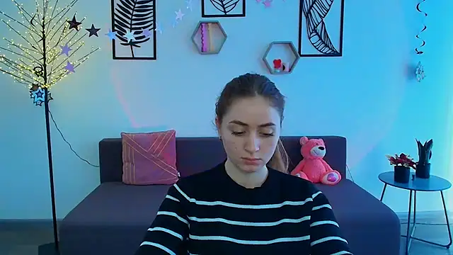 Snapshot of LilyHaart chatting on March 16, 9:49 am LilyHaart online show from March 16, 9:49 am