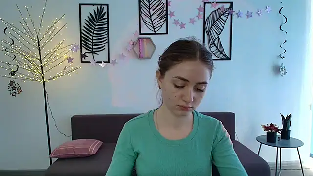 Snapshot of LilyHaart chatting on March 19, 7:07 am LilyHaart online show from March 19, 7:07 am