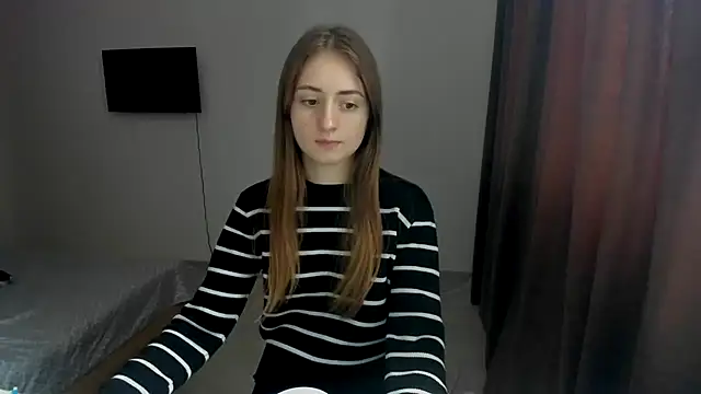 Snapshot of LilyHaart chatting on October 2, 9:05 am LilyHaart online show from October 2, 9:05 am