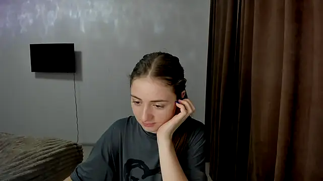 Snapshot of LilyHaart chatting on October 15, 4:12 am LilyHaart online show from October 15, 4:12 am