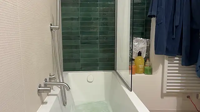 Snapshot of JOREDDs chatting on February 21, 5:14 pm JOREDDs online show from February 21, 5:14 pm