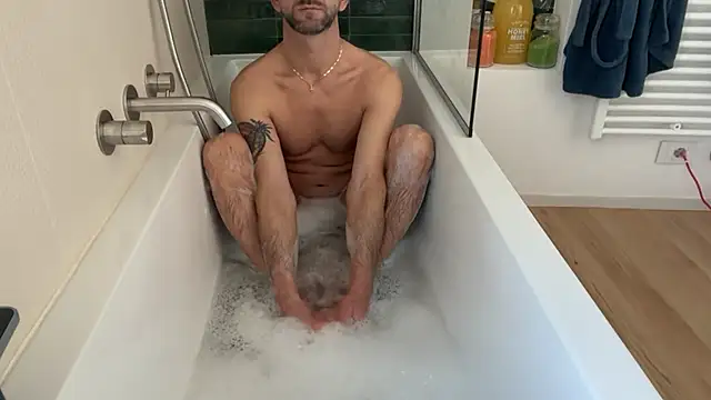 Snapshot of JOREDDs chatting on February 22, 8:13 am JOREDDs online show from February 22, 8:13 am