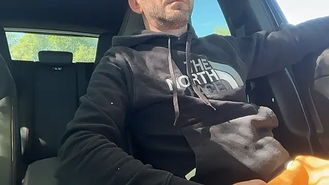 Snapshot of JOREDDs chatting on April 4, 1:30 pm JOREDDs online show from April 4, 1:30 pm