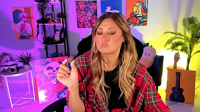 SarahAlluring online show from October 11, 12:15 pm