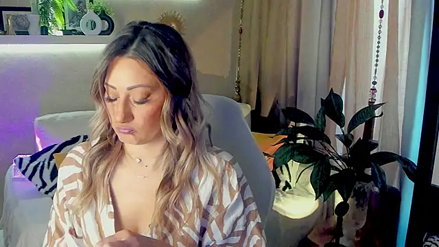 SarahAlluring online show from May 10, 6:29 am