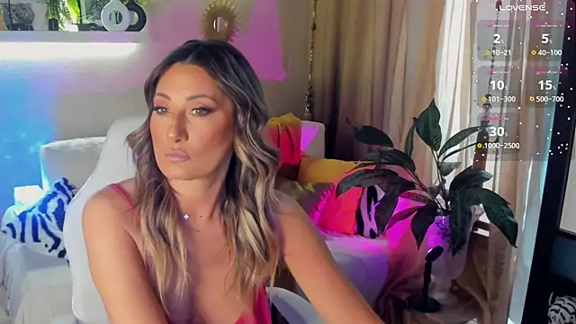 SarahAlluring online show from May 18, 6:30 am