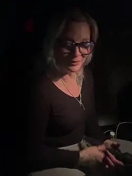 Snapshot of Curvy-Cleo chatting on October 26, 10:36 pm Curvy-Cleo online show from October 26, 10:36 pm