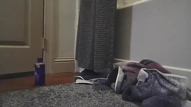 Snapshot of whowantsacreampie chatting on February 16, 1:02 am whowantsacreampie online show from February 16, 1:02 am