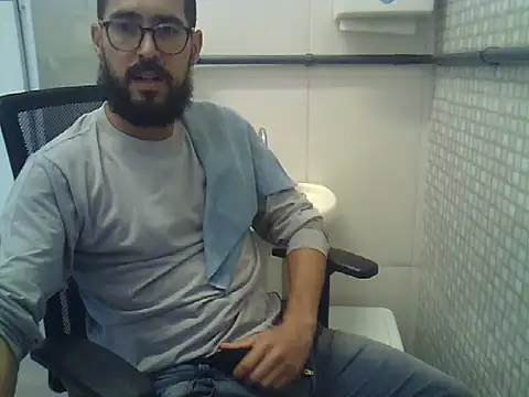 Snapshot of pdasgyn chatting on May 28, 12:46 pm pdasgyn online show from May 28, 12:46 pm