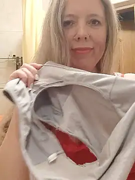 Snapshot of Irina3718 chatting on October 7, 9:17 am Irina3718 online show from October 7, 9:17 am