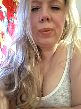 Irina3718 online show from April 28, 3:17 pm