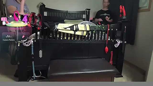 Snapshot of KinkyBratandDaddy chatting on October 7, 2:42 am KinkyBratandDaddy online show from October 7, 2:42 am