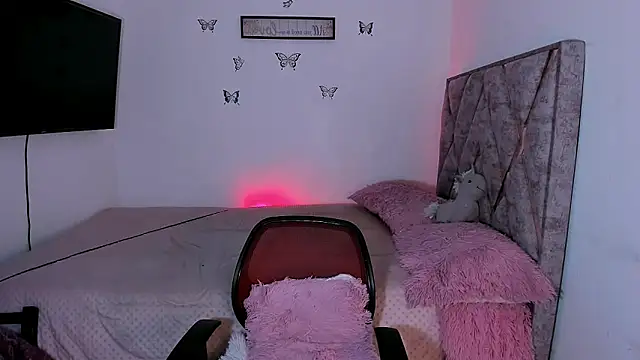 Tania rendon online show from December 1, 9:36 am