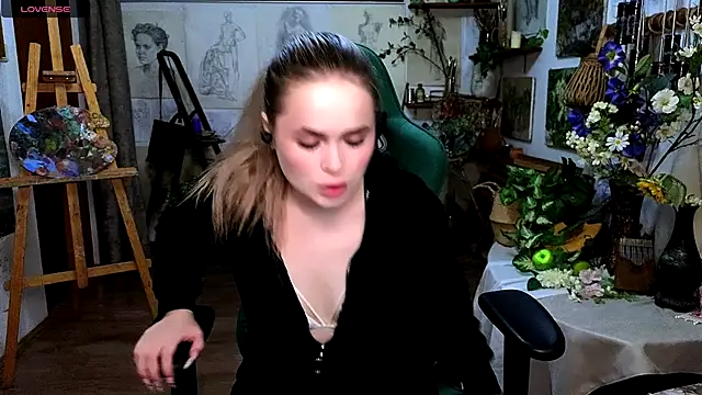 Snapshot of Jessi_Blonde chatting on October 2, 10:11 am Jessi Blonde online show from October 2, 10:11 am