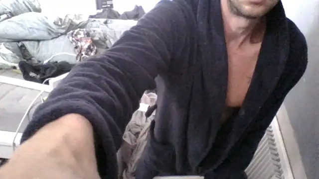 Snapshot of Nick-Ox chatting on April 11, 11:47 am Nick-Ox online show from April 11, 11:47 am