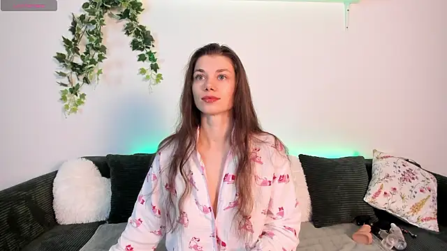 Eva McCoy online show from February 6, 7:45 am