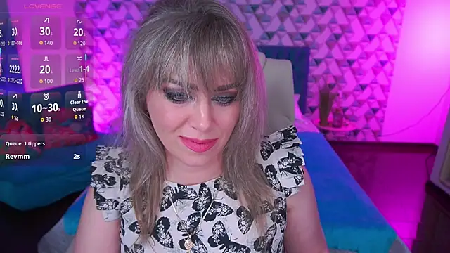 CandyLadyyy online show from May 11, 8:17 pm