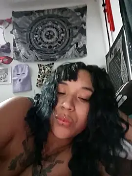 Snapshot of IsisBathory chatting on March 18, 11:31 pm IsisBathory online show from March 18, 11:31 pm