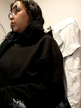 Snapshot of IsisBathory chatting on March 21, 12:50 pm IsisBathory online show from March 21, 12:50 pm