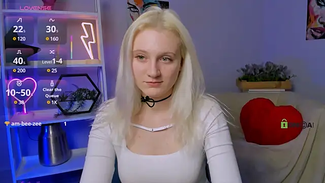 madam uliis online show from March 18, 6:04 pm