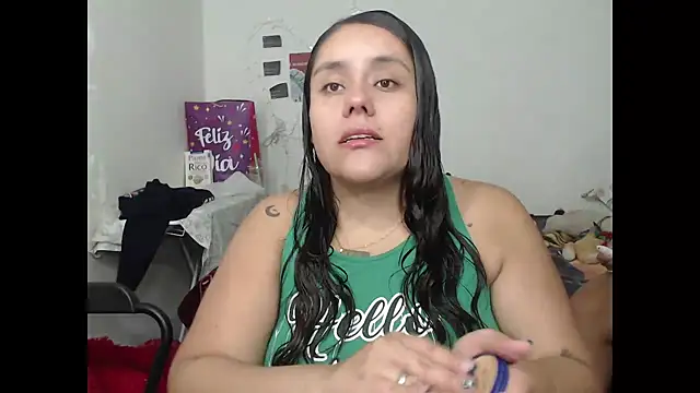 Snapshot of nicky_andcamil chatting on October 9, 1:47 am nicky andcamil online show from October 9, 1:47 am