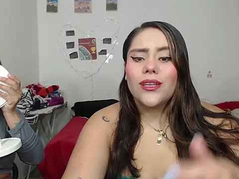 Snapshot of nicky_andcamil chatting on November 18, 11:15 pm nicky andcamil online show from November 18, 11:15 pm