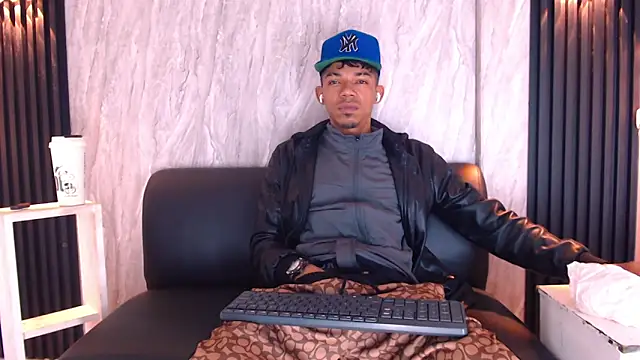 Snapshot of Gregory_Sforza chatting on October 2, 12:45 pm Gregory Sforza online show from October 2, 12:45 pm