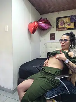 Snapshot of mia_velvet1 chatting on March 21, 2:20 pm mia velvet1 online show from March 21, 2:20 pm