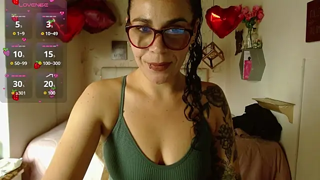 Snapshot of mia_velvet1 chatting on April 6, 3:35 pm mia velvet1 online show from April 6, 3:35 pm