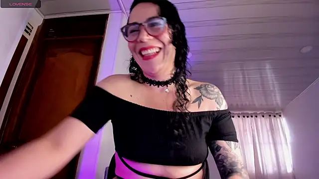 mia velvet1 online show from May 16, 12:15 pm