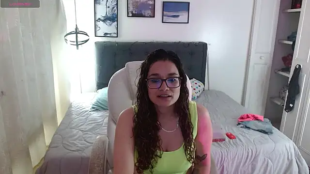 Rose Thompson1 online show from November 30, 1:48 pm