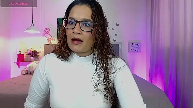 Snapshot of Rose_Thompson1 chatting on April 15, 1:40 pm Rose Thompson1 online show from April 15, 1:40 pm