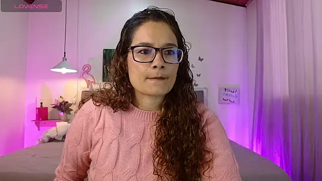 Snapshot of Rose_Thompson1 chatting on April 16, 1:23 pm Rose Thompson1 online show from April 16, 1:23 pm