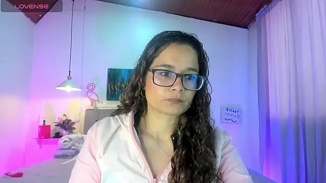 Snapshot of Rose_Thompson1 chatting on April 19, 1:43 pm Rose Thompson1 online show from April 19, 1:43 pm