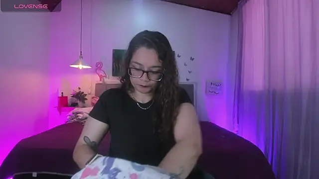 Snapshot of Rose_Thompson1 chatting on April 21, 1:28 pm Rose Thompson1 online show from April 21, 1:28 pm
