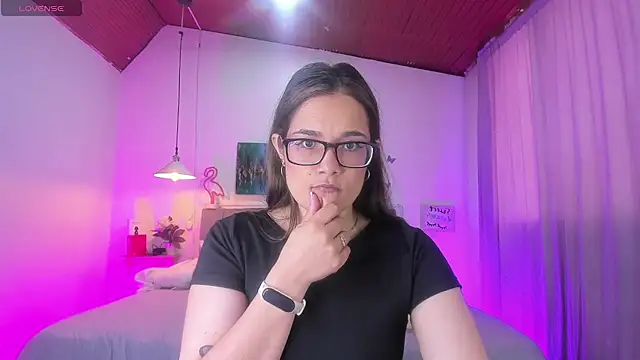 Snapshot of Rose_Thompson1 chatting on April 25, 1:25 pm Rose Thompson1 online show from April 25, 1:25 pm