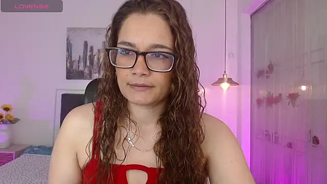 Snapshot of Rose_Thompson1 chatting on May 6, 1:49 pm Rose Thompson1 online show from May 6, 1:49 pm