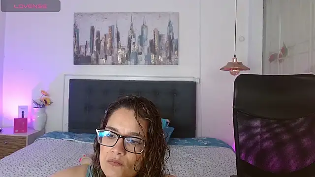 Snapshot of Rose_Thompson1 chatting on May 9, 1:27 pm Rose Thompson1 online show from May 9, 1:27 pm