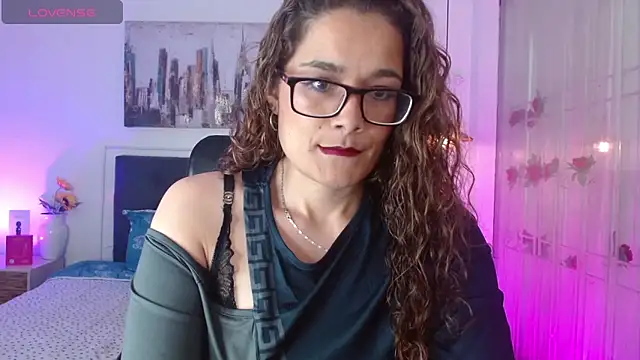 Snapshot of Rose_Thompson1 chatting on May 11, 4:04 pm Rose Thompson1 online show from May 11, 4:04 pm