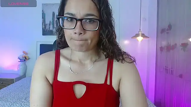 Snapshot of Rose_Thompson1 chatting on May 13, 1:30 pm Rose Thompson1 online show from May 13, 1:30 pm