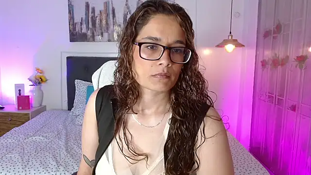 Snapshot of Rose_Thompson1 chatting on May 17, 1:40 pm Rose Thompson1 online show from May 17, 1:40 pm